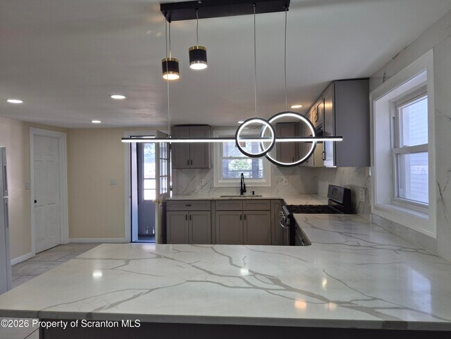 556 N Main St