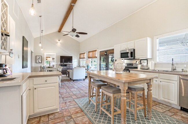 Photo - 122 Lamarque St