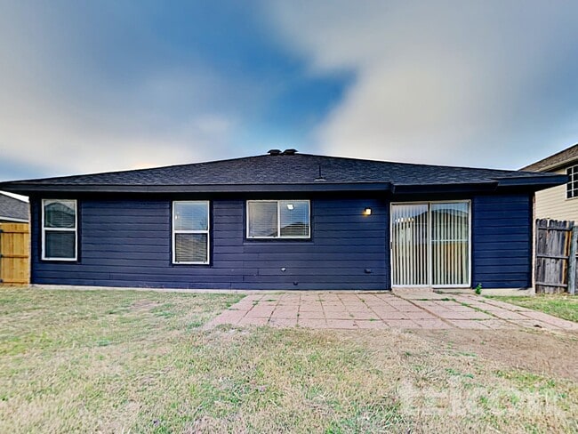 Photo - 128 Richh St
