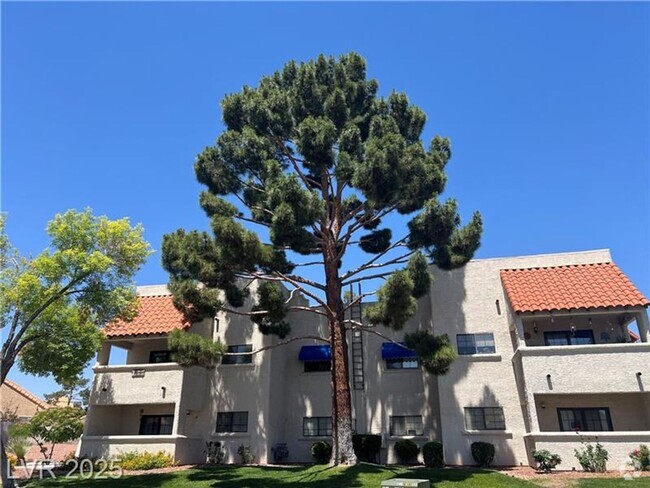 Building Photo - Spacious 2 bedroom 2nd floor Unit 233 Rental