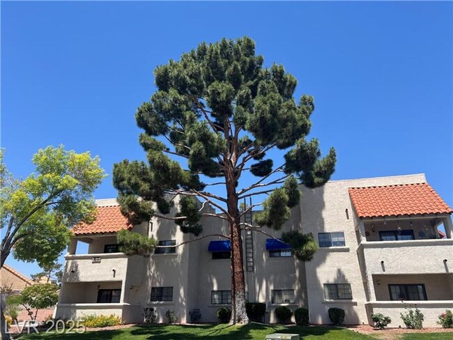 Spacious 2 bedroom 2nd floor unit - Spacious 2 bedroom 2nd floor unit Unidad 233 Rental