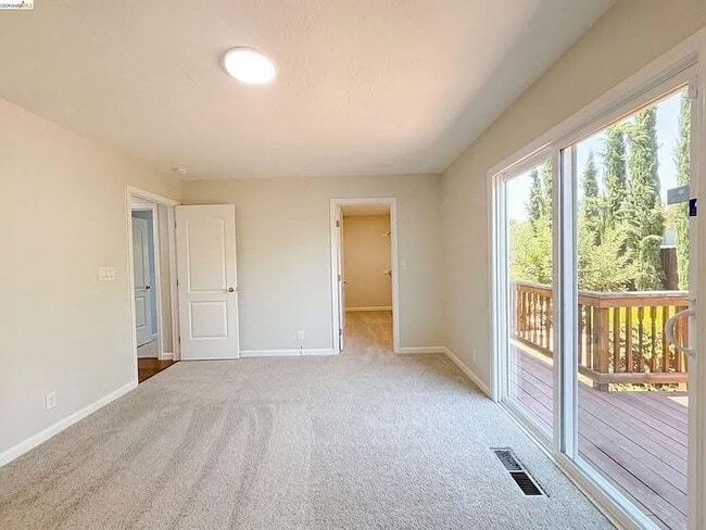 Photo - 1087 Fox Meadow Way