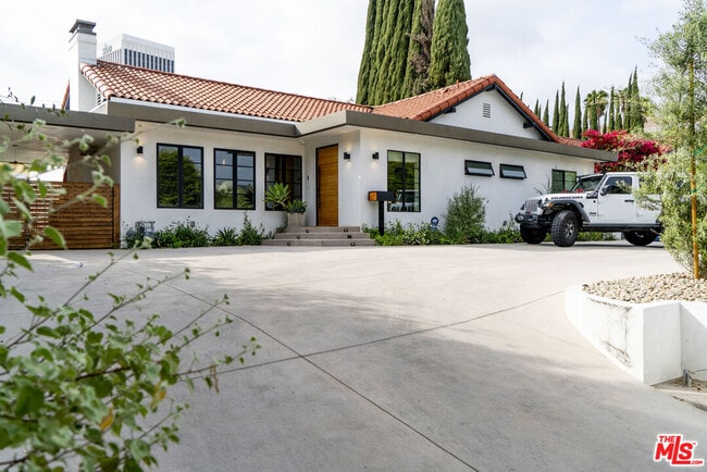 Photo - 823 S Sierra Bonita Ave