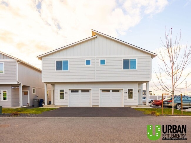 Building Photo - Woodlawn Duplex Unit 224