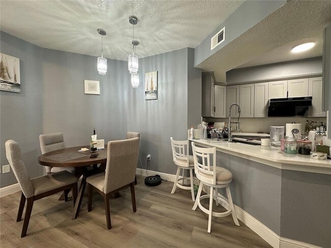 Building Photo - 5554 Metrowest Blvd Unit 312 Rental