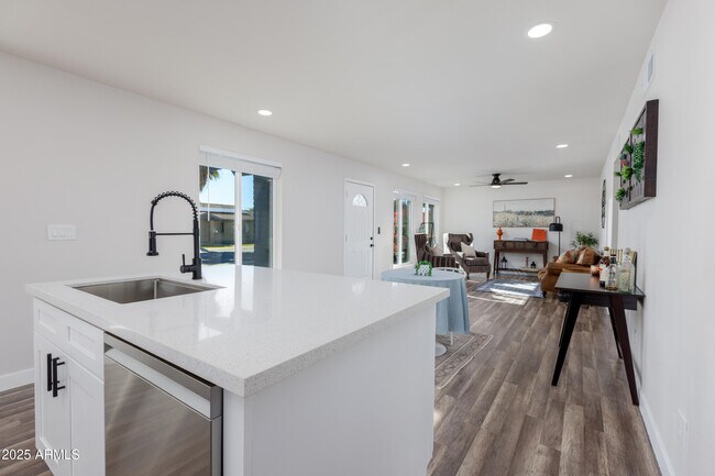 Photo - 2936 W Michelle Dr