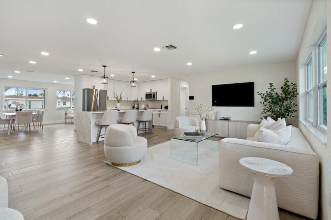 Photo - 930 Rutherford Ln