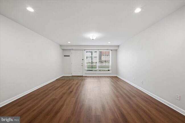 Photo - 1193 N Van Dorn St