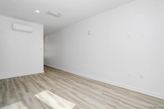 Photo - 799 E Grand Blvd Unit 8