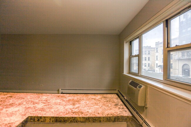 Photo - 535 W Briar Pl