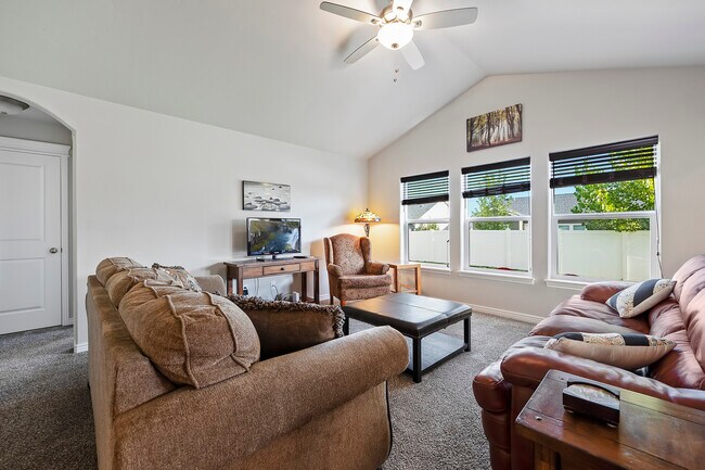 Photo - 1146 Terra Ave