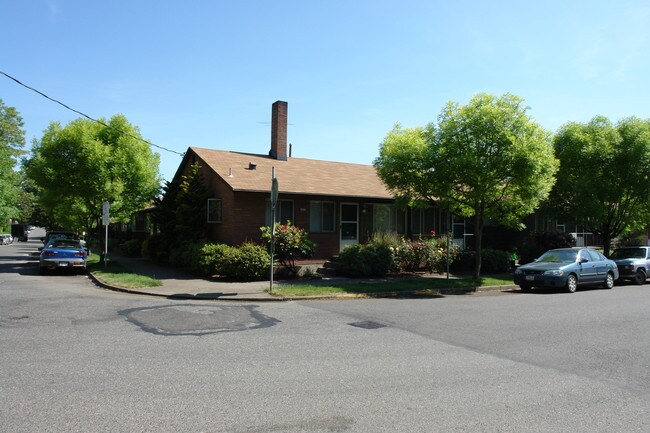 Hillcrest Apartments - Hillcrest style