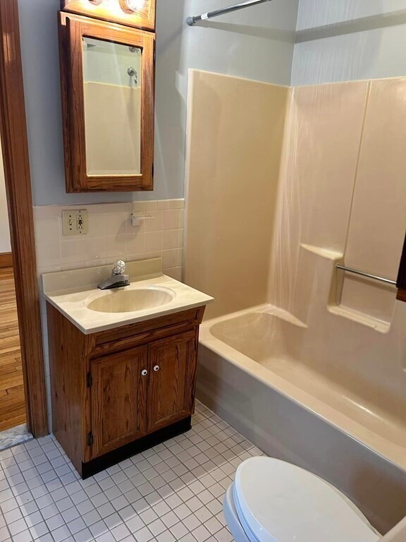 Photo - 460 Quincy Ave