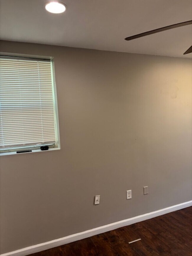 Photo - 1919 E Thayer St Unit 2nd Floor