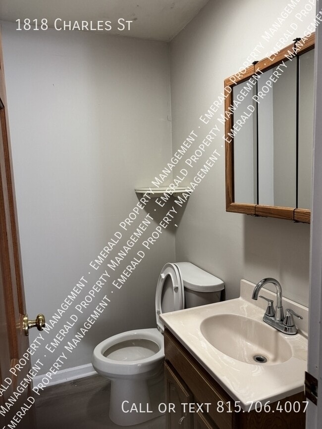 Photo - 1818 Charles St