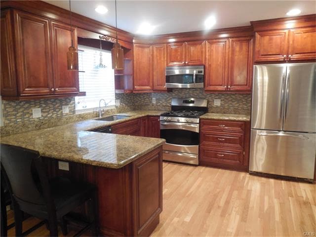 Photo - 211 Hunyadi Ave