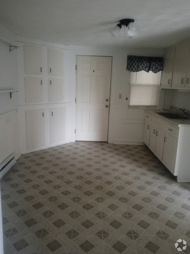 Building Photo - 166 Divinity St Unit 2 Rental