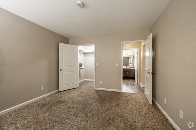 2BR, 1BA - 880SF