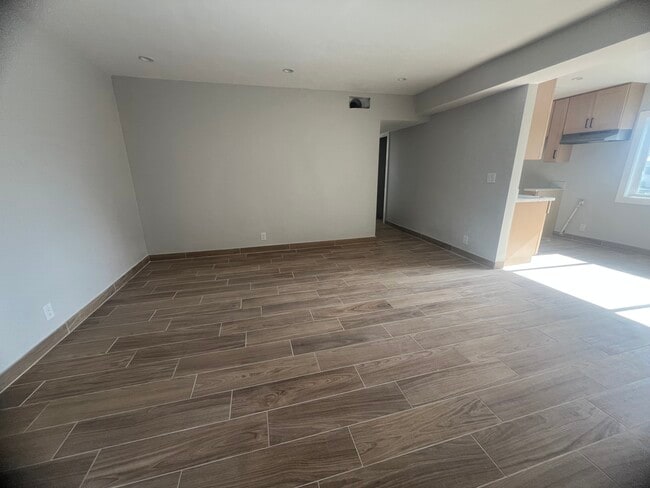 Photo - 13425 Vanowen St Unit 10