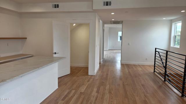 Photo - 915 N Ridgewood Pl