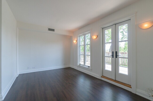 Photo - 217-217 Carlton St. Unit 3