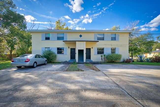 Building Photo - 2036 Inwood Terrace Unit B