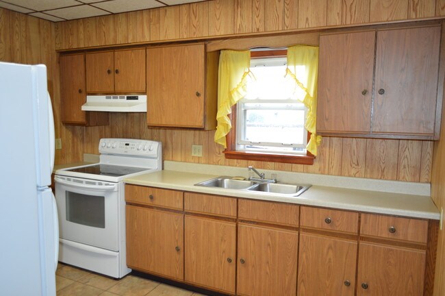 Photo - 211 S Main St