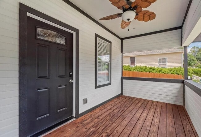 Photo - 447 W Clarendon Dr