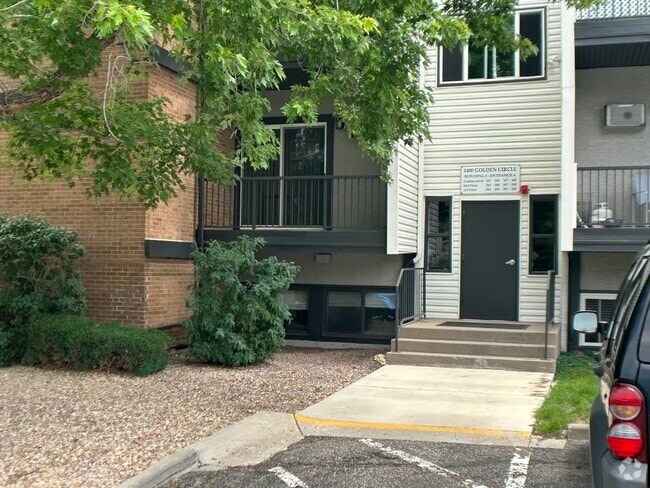 Building Photo - 1400 Golden Cir Unit 1400 Golden Cir. #207 Rental