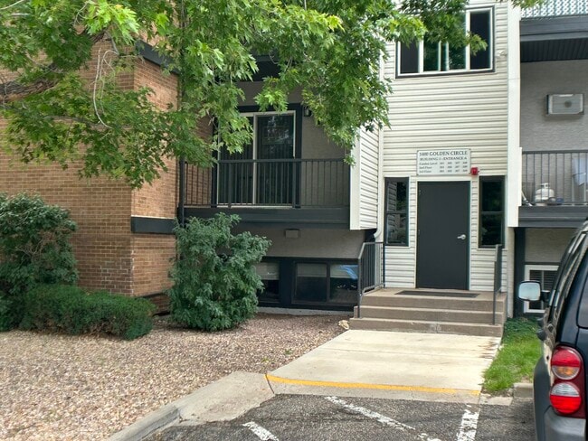 Building Photo - 1400 Golden Cir Unit 1400 Golden Cir. #207 Rental