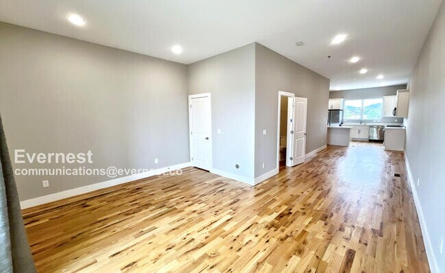 Photo - 1067 Montague Pl