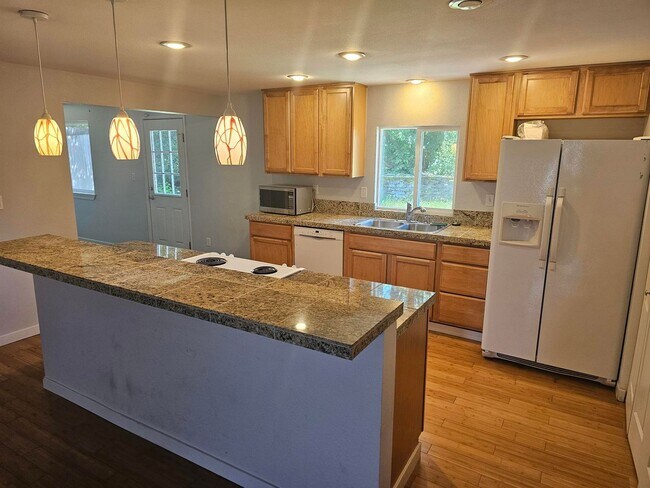 Photo - Cascade Renton area - 3 bedroom 2 bathroom...