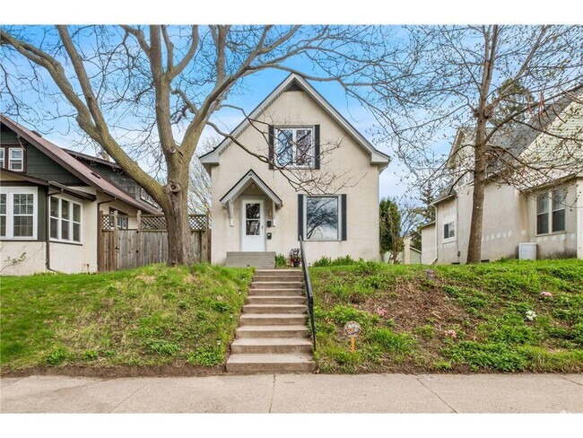 Building Photo - 2905 Lincoln St NE Rental