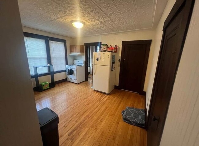 Kitchen - 16 Chapel St Unit B