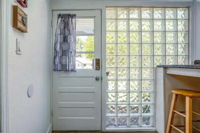 Photo - 2014 Newman St Unit 2