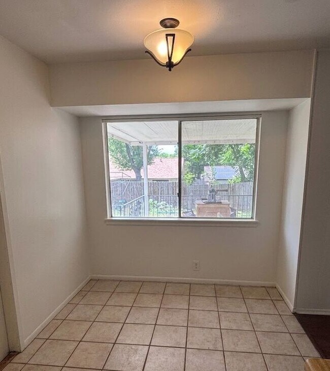 Photo - 4307 Markham St