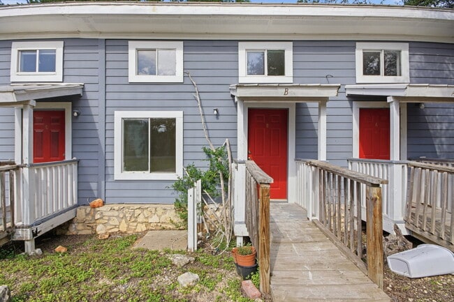 Photo - 1108 W McCarty Ln