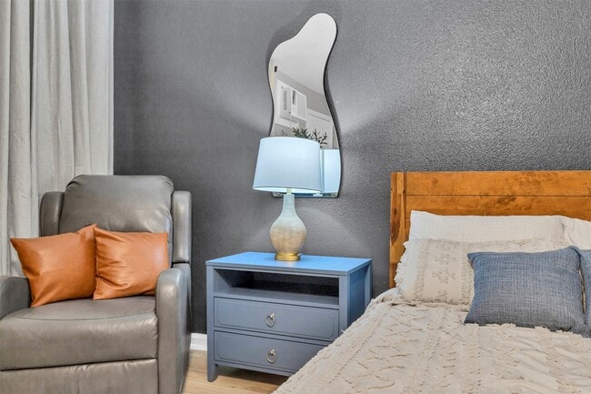 Building Photo - 1840 Richmond Ave. Unit 26