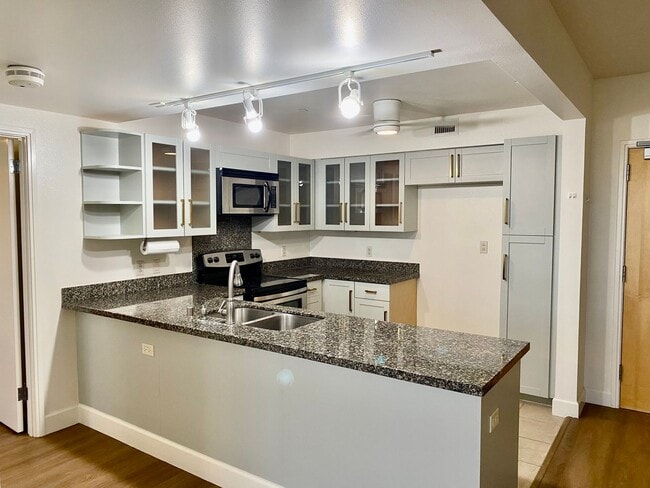 Keola Lai - Spacious 2/2/2 in Kakaako - Keola Lai - Spacious 2/2/2 in Kakaako Condo Unit 1209