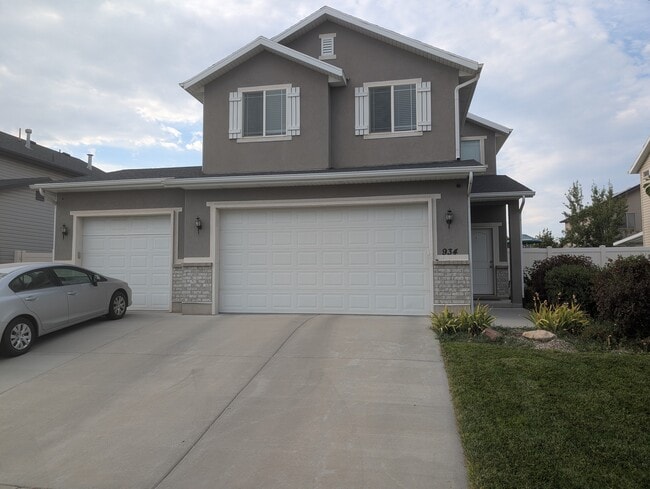 Photo - 934 Farnham Dr