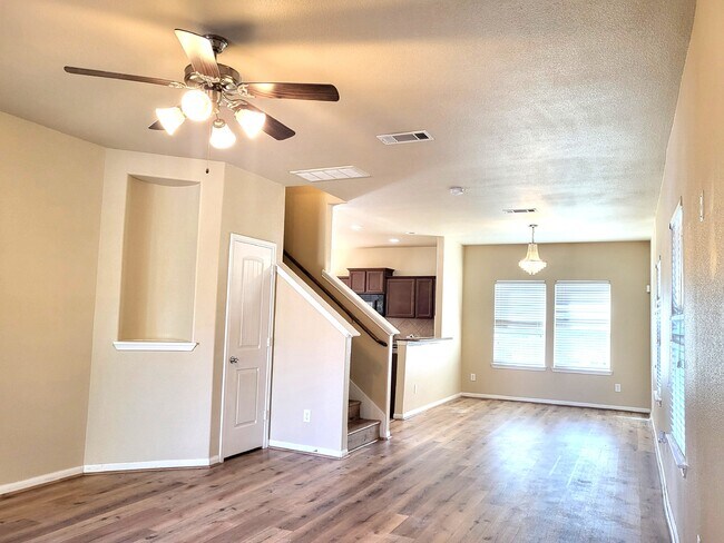 Photo - 1906 Howth Ave