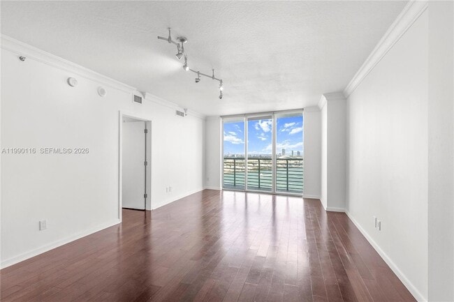 Building Photo - 335 S Biscayne Blvd Unit 2512