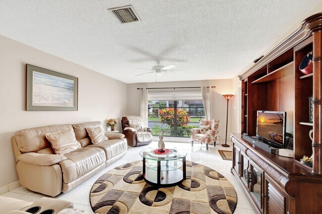 Photo - 4660 Greentree Pl