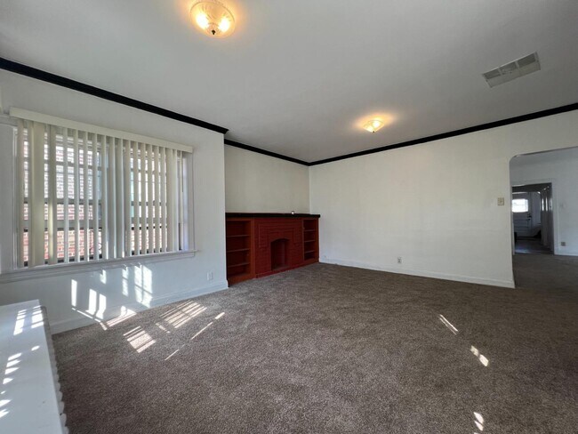 1905 Elmwood Ave Unit 2