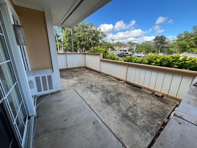 Photo - Crosspointe (Aiea/Honolulu) - 2 bed/2 bath with AC, full size washer/dryer, and swimming pool