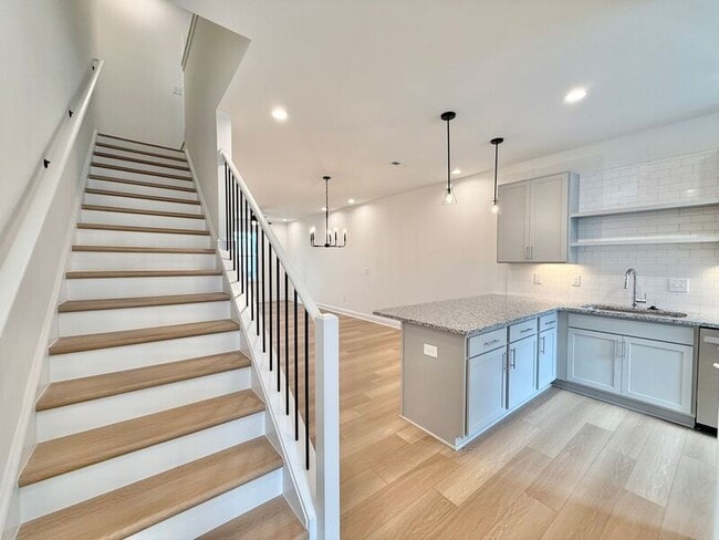 Photo - 4811 Gossamer Ln