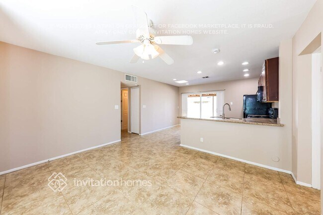 Photo - 2332 W Hartford Ave