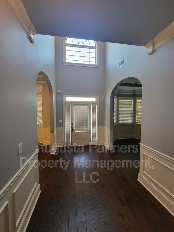 Photo - 325 Bellhaven Dr