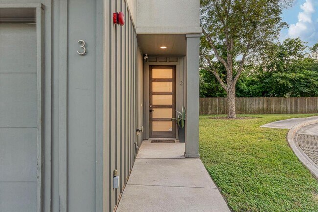 Photo - 6409 Berkman Dr