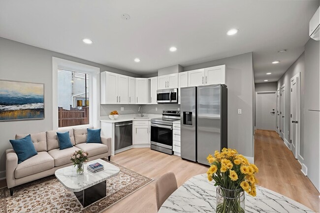 Building Photo - 4535 Avondale St Unit 1